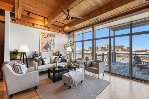 541 Erie #215, Milwaukee, WI 53202