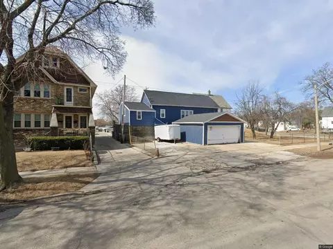 1207 W Lapham, Milwaukee, WI 53204
