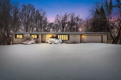 2421 Skyline, West Bend, WI 53090