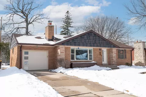 537 N 114th, Wauwatosa, WI 53226