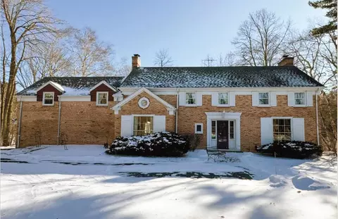 1530 E Standish, Bayside, WI 53217
