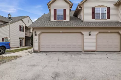 2253 W Vista Bella, Oak Creek, WI 53154