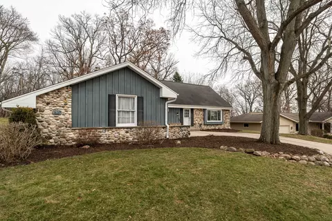 1205 Ayrshire, Waukesha, WI 53186