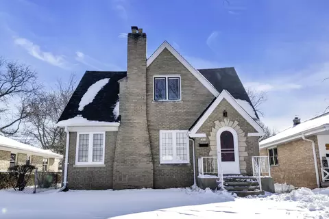 2066 S 107th, West Allis, WI 53227