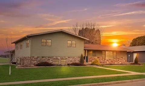 727 Mark, West Salem, WI 54669