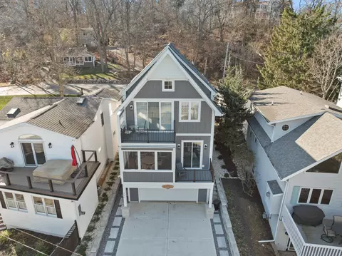 422 S Lakeshore, Fontana, WI 53125