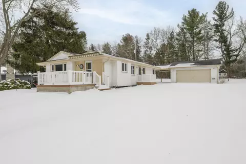 21401 W Woodland, New Berlin, WI 53146