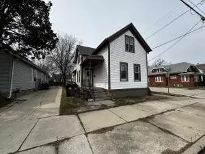 1842 Lasalle, Racine, WI 53402