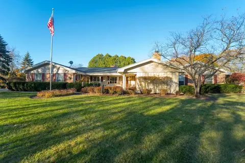 9121 N Fielding, Bayside, WI 53217