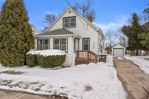 925 Harding, Waukesha, WI 53186