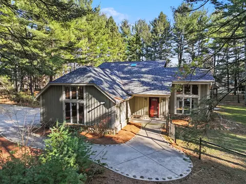 540 Mccarthy, Erin, WI 53027