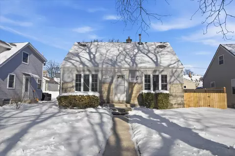 7026 W Dreyer, West Allis, WI 53219