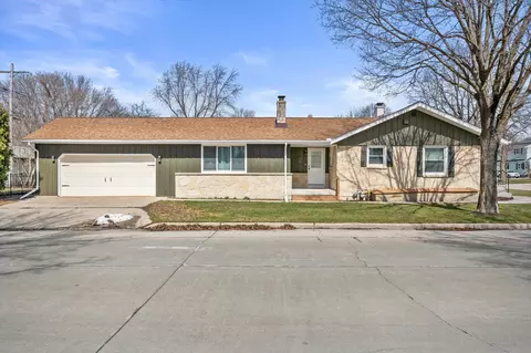 837 S 121st, West Allis, WI 53214