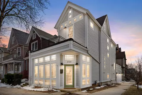 1725 N Astor, Milwaukee, WI 53202