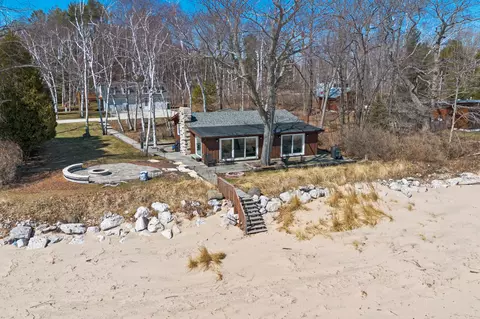 6576 Silver Bch #6577, Cedar Grove, WI 53013
