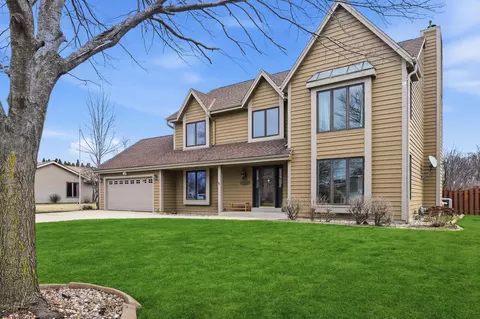 4870 S 122nd, Greenfield, WI 53228