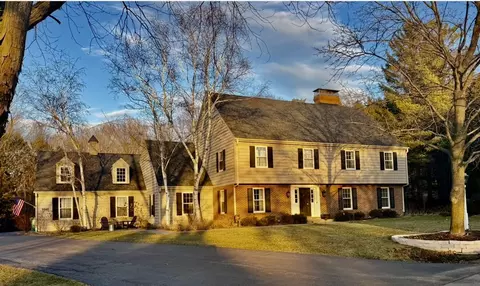 9940 N Lamplighter, Mequon, WI 53092