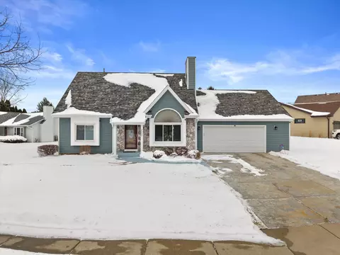 2900 E Honeysuckle, Oak Creek, WI 53154