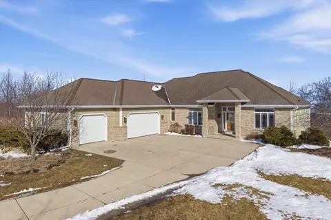 5207 Lower Lakeview Rdg, Belgium, WI 53004