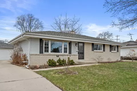1553 Parknoll, Port Washington, WI 53074