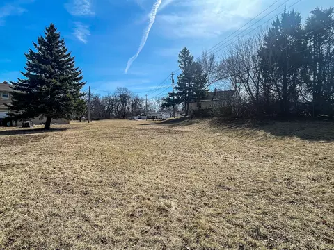 1921 E Bolivar, Saint Francis, WI 53235