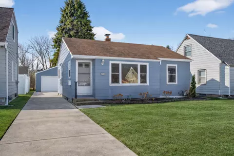 3135 E Koenig, Saint Francis, WI 53235