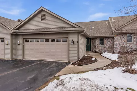 476 Oak Rdg #3, Hartland, WI 53029