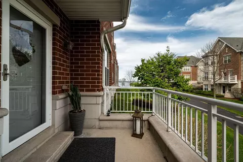 3870 S S Lk #1102, Saint Francis, WI 53235
