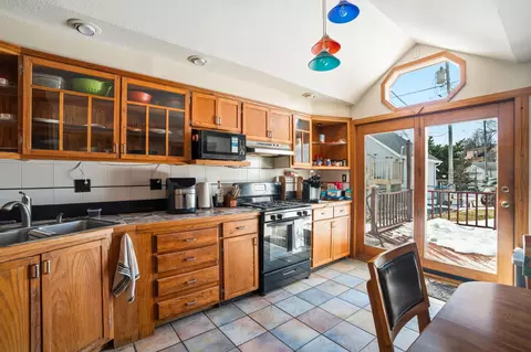 2953 S Kinnickinnic, Milwaukee, WI 53207