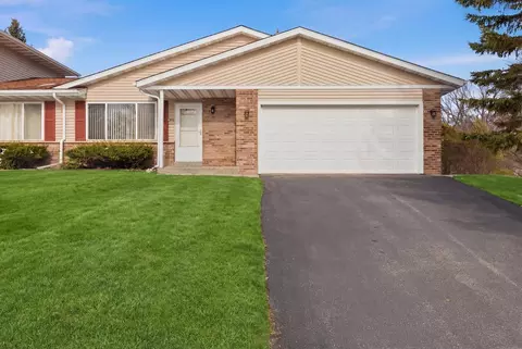 496 Glacier, Slinger, WI 53086