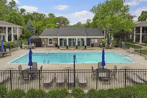118 Evelyn #H, Lake Geneva, WI 53147