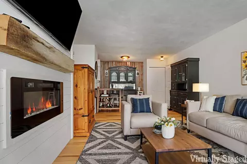 118 Evelyn #H, Lake Geneva, WI 53147