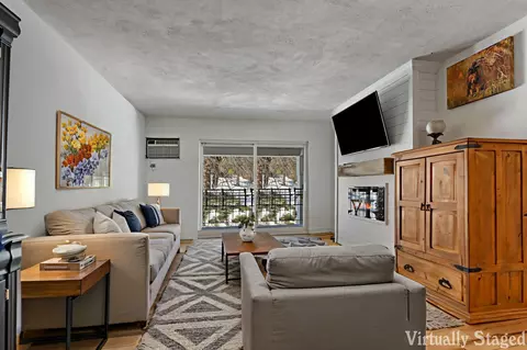 118 Evelyn #H, Lake Geneva, WI 53147