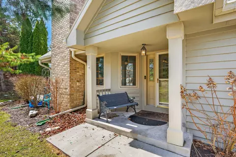 n21w24327 Cumberland #36K, Pewaukee, WI 53072