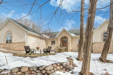 762 Valley Frg, Slinger, WI 53086