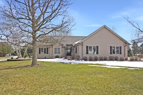 1485 N Riverline, Oconomowoc, WI 53066