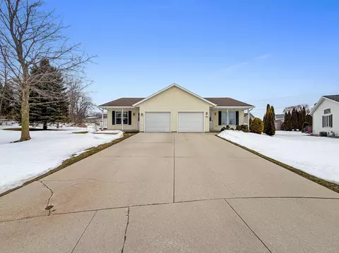 4530 Oaktree #4532, Manitowoc, WI 54220