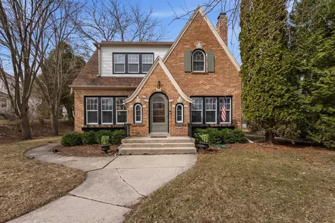 219 S Webster, Port Washington, WI 53074