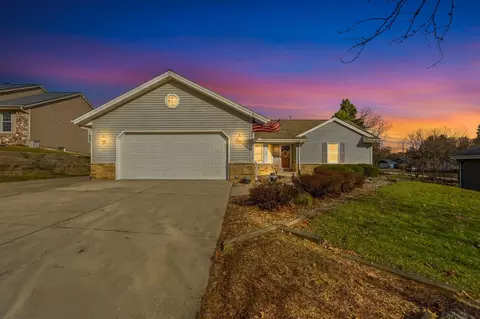 1907 Fieldcrest, Waukesha, WI 53186