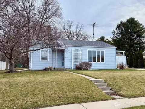 754 Summit, Oconomowoc, WI 53066