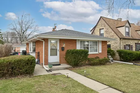 3845 N 100th, Wauwatosa, WI 53222