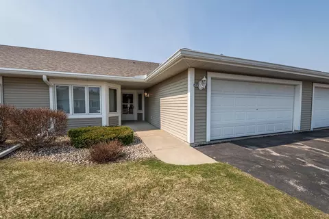 565 Hartford, Hartford, WI 53027