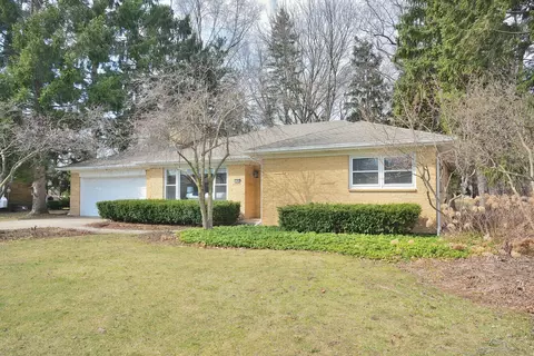 145 Lynnwood, Brookfield, WI 53005