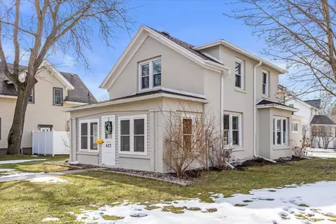 627 W Wisconsin, Oconomowoc, WI 53066