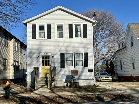 2011 Geneva, Racine, WI 53402