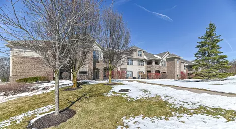 3053 W Drexel #111, Franklin, WI 53132