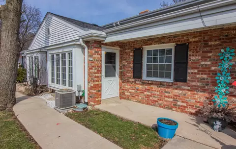 4915 W Colonial, Greenfield, WI 53220