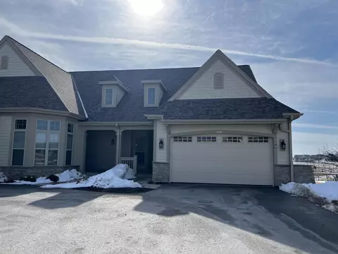 1523 Sandhill, Hartland, WI 53029