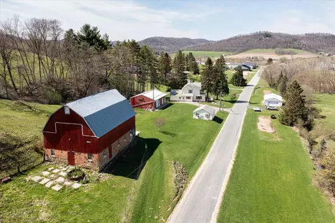 s921 Sveum Ridge Road, Coon, WI 54623