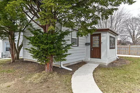8802 W W Ctr, Milwaukee, WI 53222